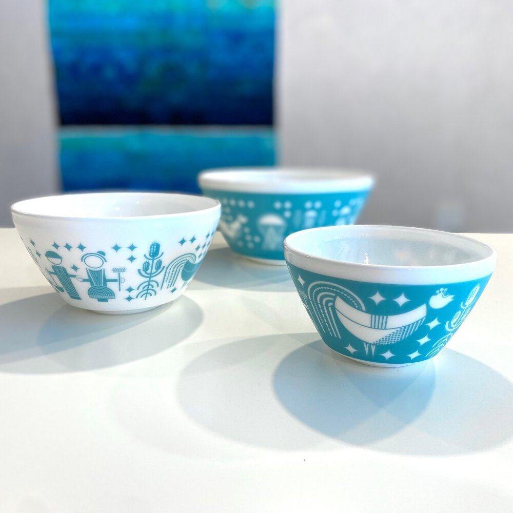 Vintage Charm Set of Mixing Bowls, by Corelle, Discontinued - Picture 8 of 8